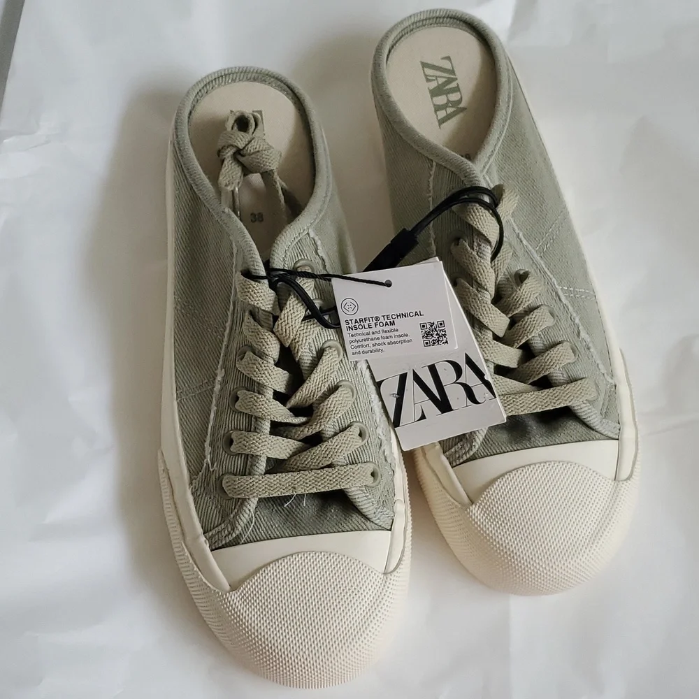 ZARA OPEN BACK CASUAL SNEAKERS